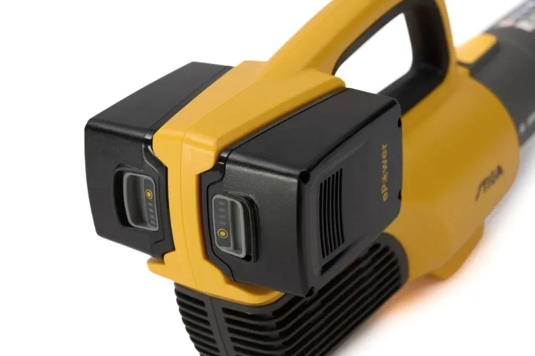 0a930e0270a6c32a58509644396e484d364e857_BL300eKit_273504501ST1_detail01_web-1.webp Batteridrevet løvblåser BL 300e Kit